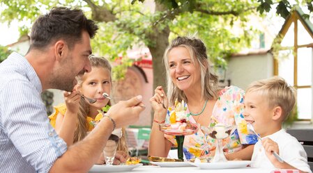 Sich zwischendurch ein Eis gönnen | © Gemeinde Markt Hartmannsdorf | Sarah Raiser