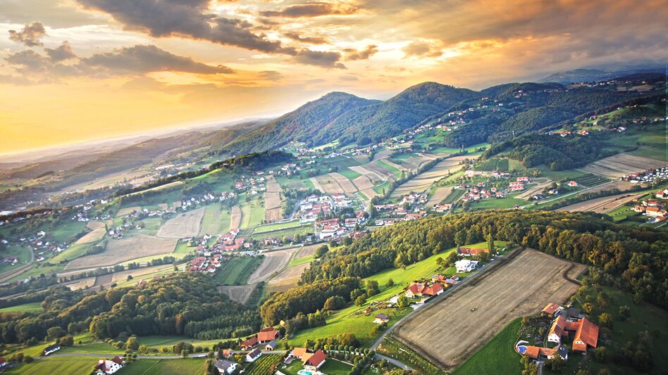 Blick auf die Gleichenberger Kogel im Thermen- & Vulkanland Steiermark