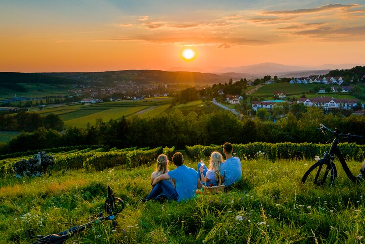 Wine experiences in summer | © Thermen- & Vulkanland | Mias Photoart | © Tourismusverband Thermen- Vulkanland, Mia's Photoart