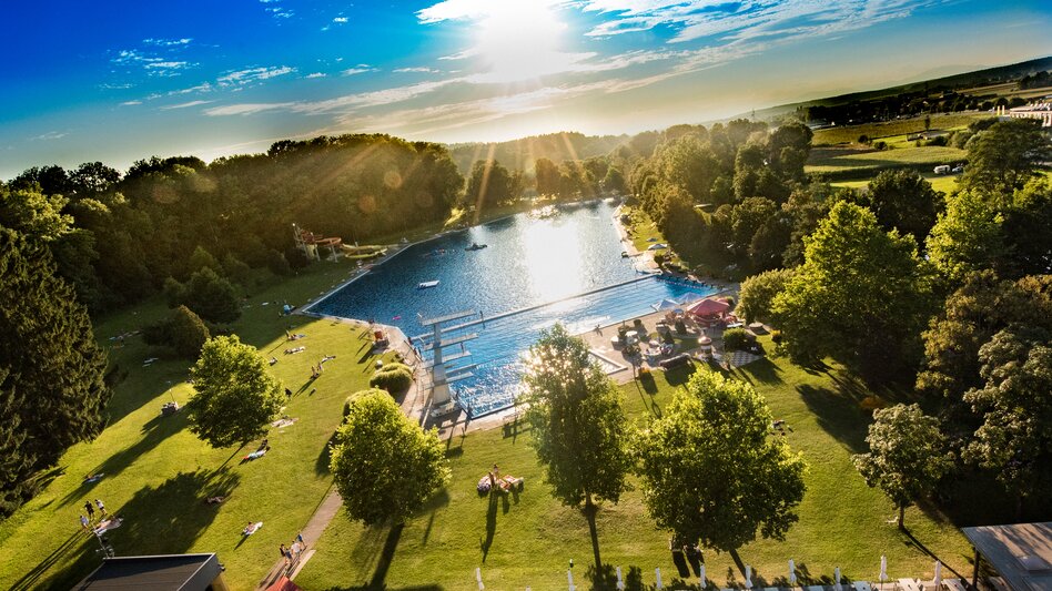 Freibad Fürstenfeld, Sommer, Wasser, Naturfreibad | © Tourismusverband Thermen- Vulkanland,  Jean Van Luelik Photographer