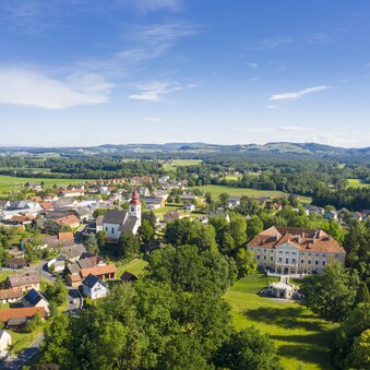 View of Halbenrain Castle | Robert Sommerauer | © Tourismusverband Thermen- & Vulkanland | pixelmaker.at