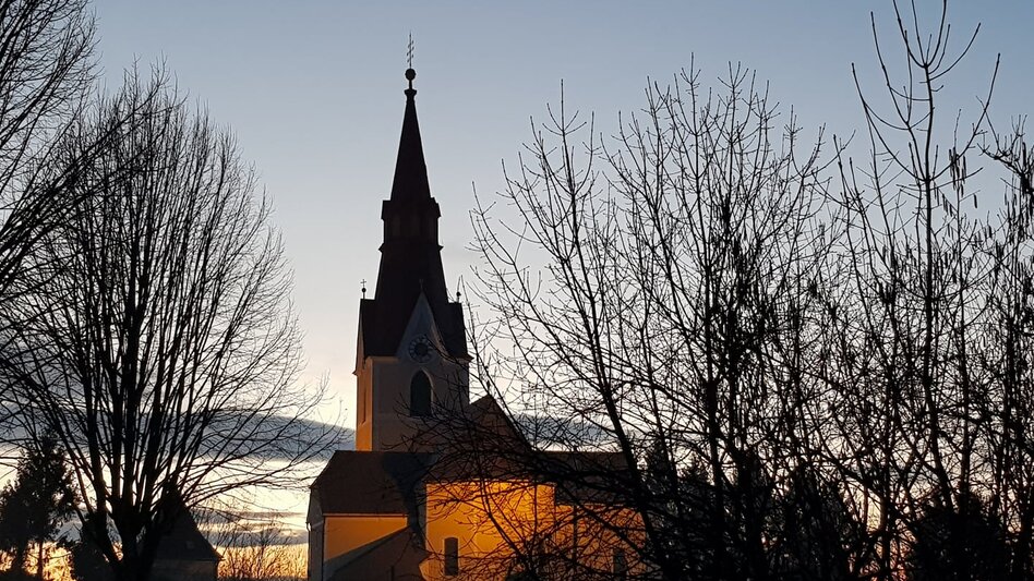 Pfarrkirche Jagerberg bei Abendstimmung | © Die Markenagentur Roman Schmidt