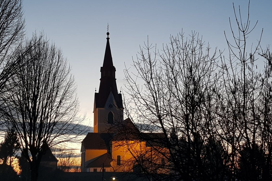 Pfarrkirche Jagerberg bei Abendstimmung | © Die Markenagentur Roman Schmidt