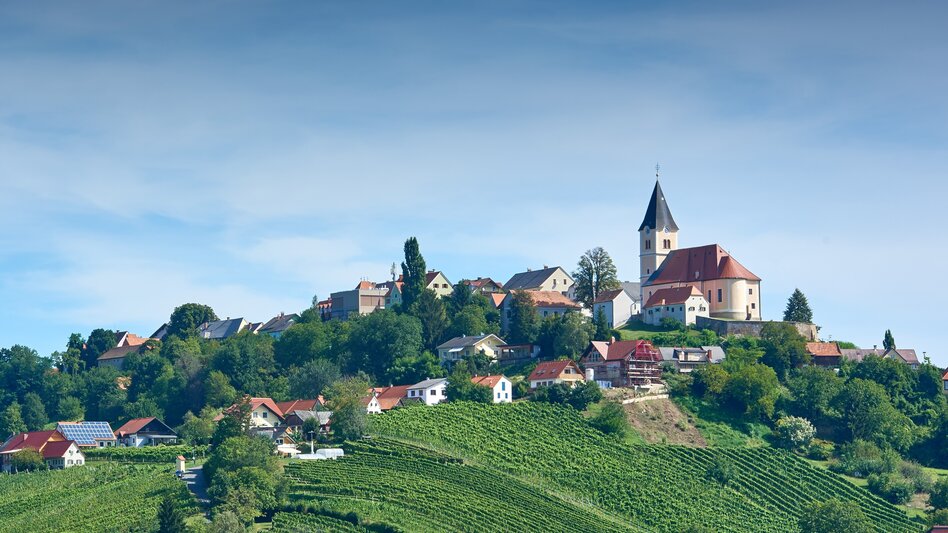 Blick auf das Ortszentrum von St. Anna am Aigen im Thermen- & Vulkanland Steiermark