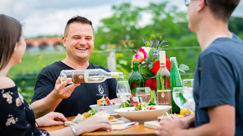 Regionale Jause und Getränke beim Weingut Kapper in Unterlamm