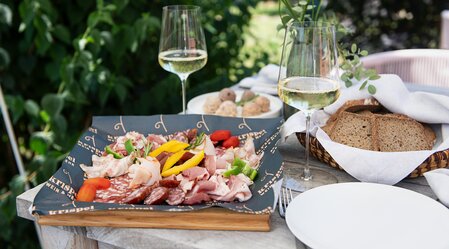 Wollschweinspezialitäten am Genussgut Krispel | © Thermen- & Vulkanland | Carletto Photography