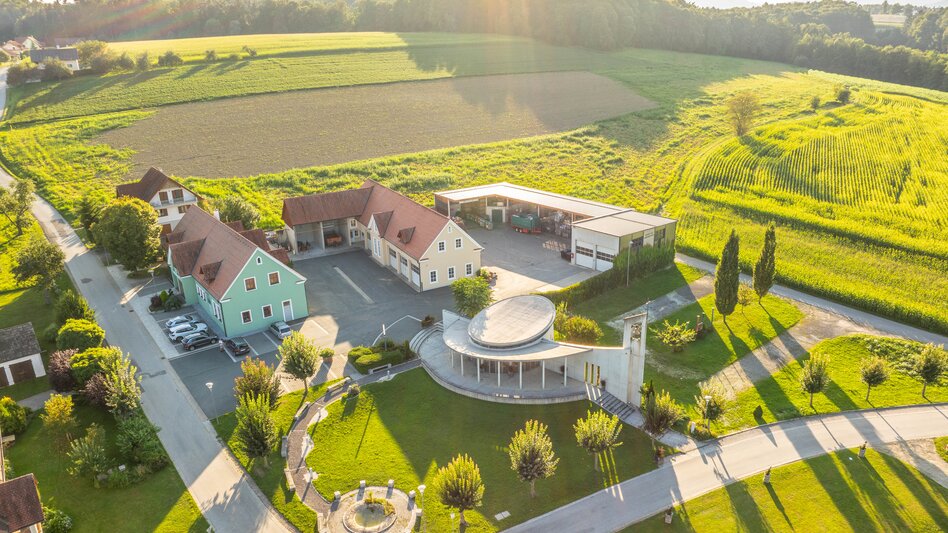 Gemeindeamt und Engelskapelle in Hartl in der Oststeiermark
