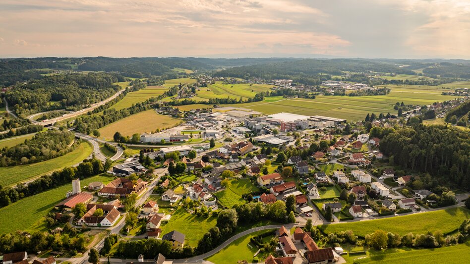 Luftansicht von ludersdorf Wilferdsorf in der Oststeiermark