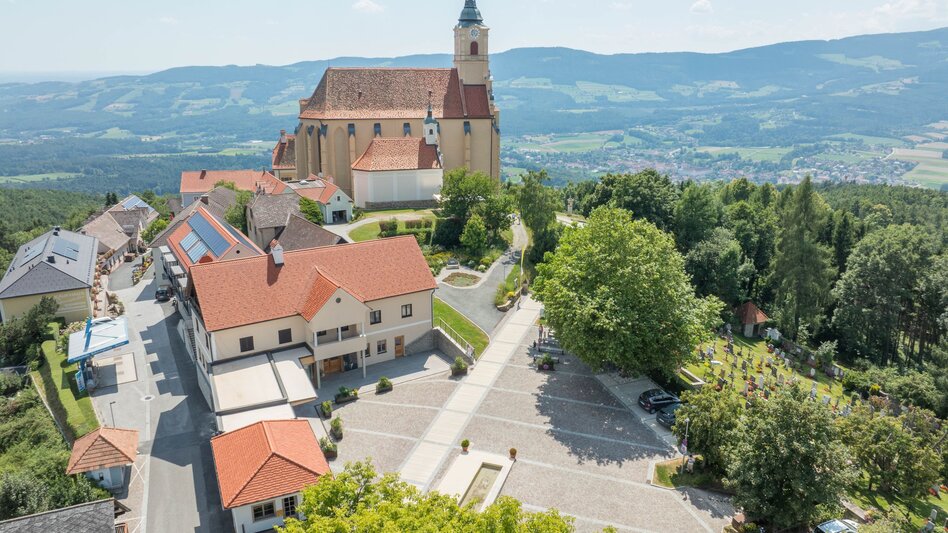 Hauptplatz Pöllauberg  im Naturpark Pöllauer Tal