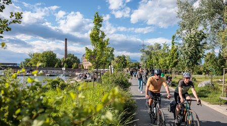 Cycling along the Mur cycle path in Graz | © Erwin Haiden | Erwin Haiden