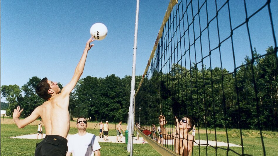 Freizeitspaß beim Volleyballspielen in Hart bei Graz