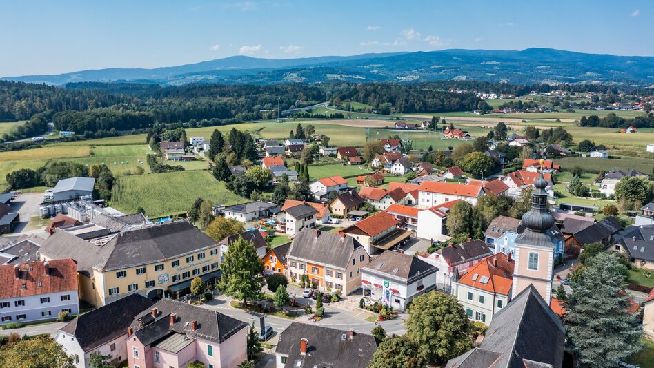 Über dem Mooskirchner Hauptplatz