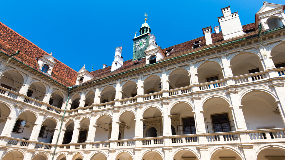 Arkadenhof des Grazer Landhauses mit mehrgeschossigen Arkaden im Innenhof