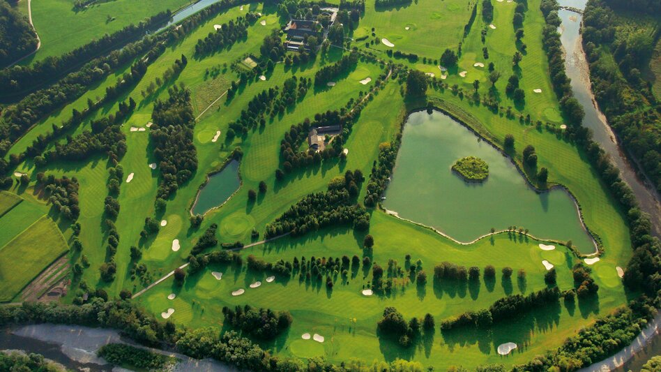Blick von oben auf den Golfclub Murhof in Frohnleiten
