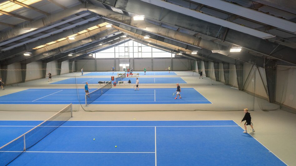 Innenansicht der Tennishalle in Hart bei Graz