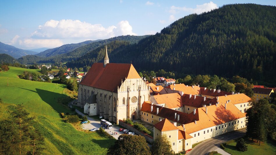 Das Stift Neuberg von der Vogelperspektive