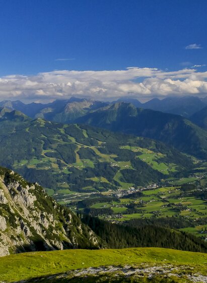Blick ins Ennstal mit Schladming und Planai