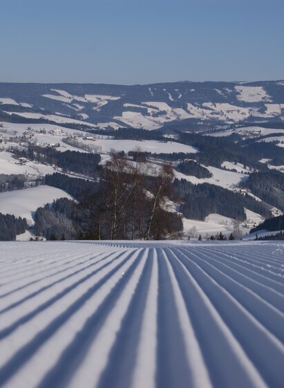 Piste gespurt mit Ausblick_Oststeiermark | Andreas Lechner | © Almblicklifte