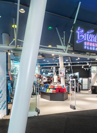 Bründl Sports Shop Planet Planai | Christian Woeckinger | © Bründl Sports / Christian Wöckinger