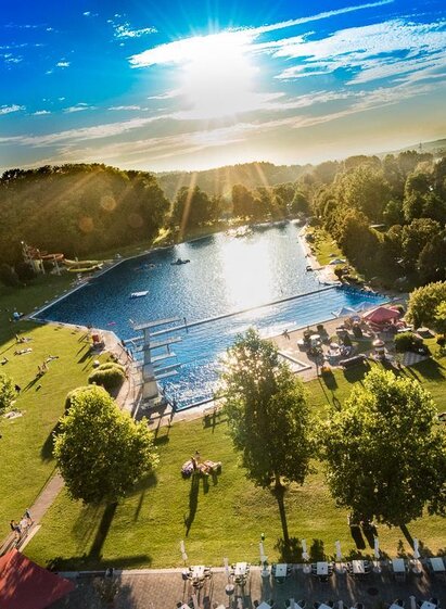 Freibad Fürstenfeld - Übersicht | Jean Van Luelik PHOTOGRAPHER | © Tourismusverband Thermen- & Vulkanland