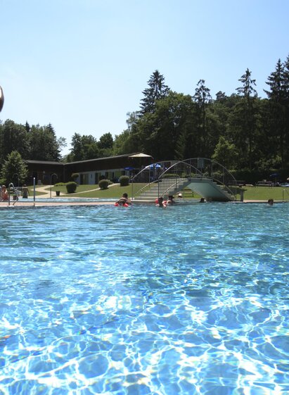 Outdoorpool_Child_Eastern Styria | © Bergmann