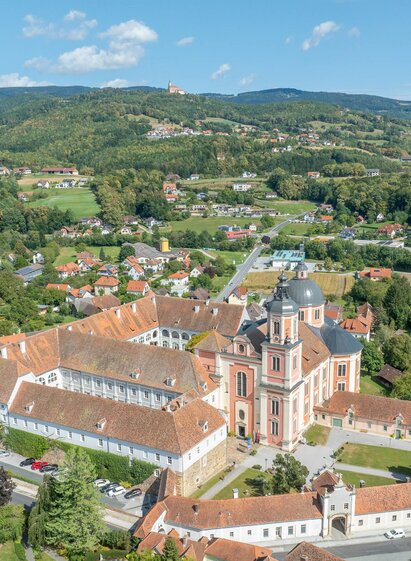 Schoss und Pfarrkirche Pöllau_Oststeiermark | © Helmut Schweighofer