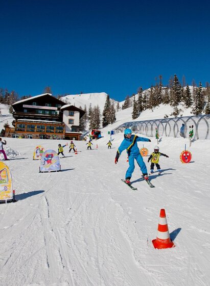 Ski school Mount Action, Tauplitzalm, children's land | Die Tauplitz/T. Lamm | © Die Tauplitz/T. Lamm