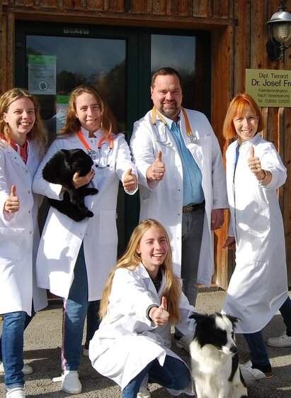 Tierarzt | Dr. Frei mit Team | © Dr. Josef Frei